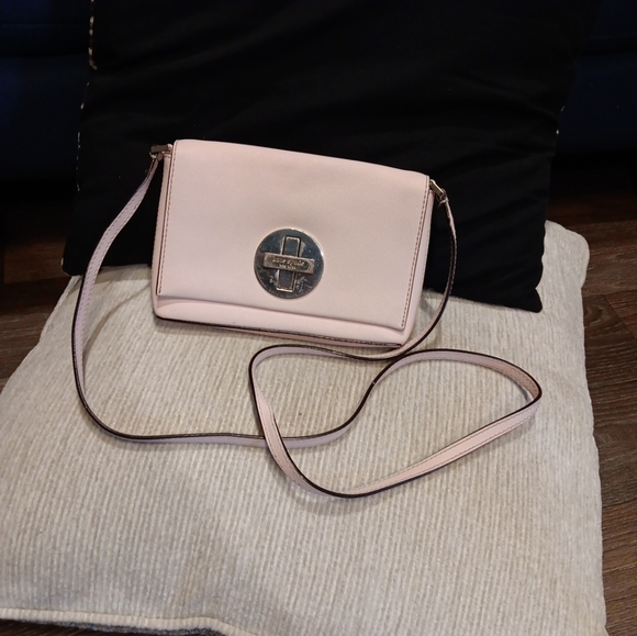 Kate Spade Newbury Lane Sally Saffiano Leather Turnlock Light Pink Crossbody Bag - Picture 3 of 6